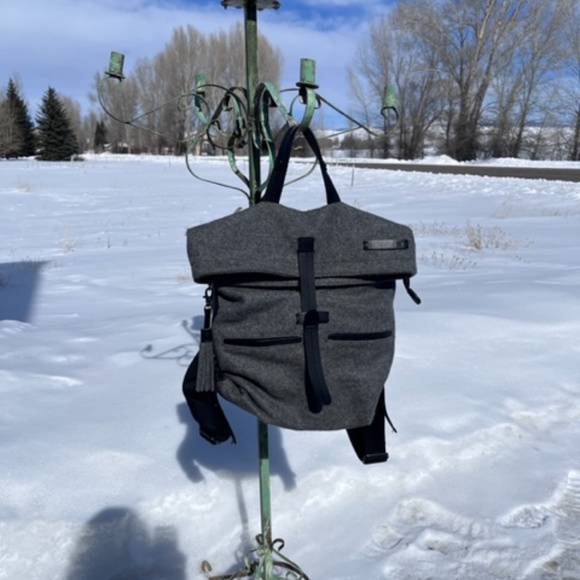 Back pack - Picture 2 of 16